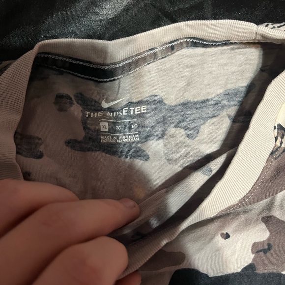 nike black camo shirt - Picture 2 of 3